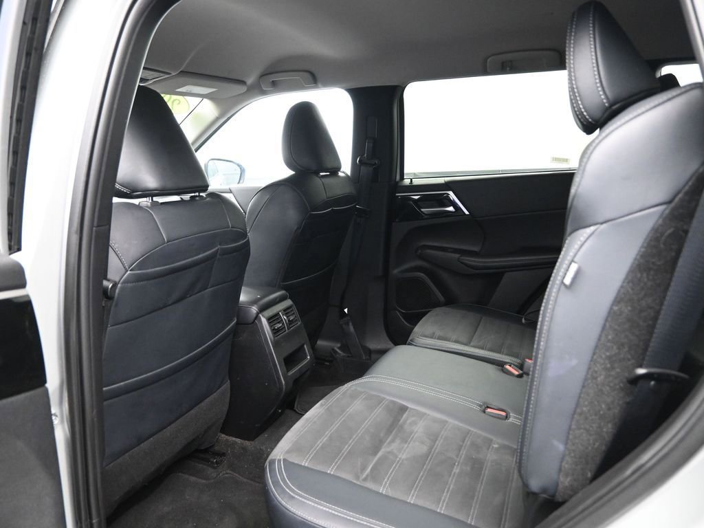 Used 2024 Mitsubishi Outlander SE image 27