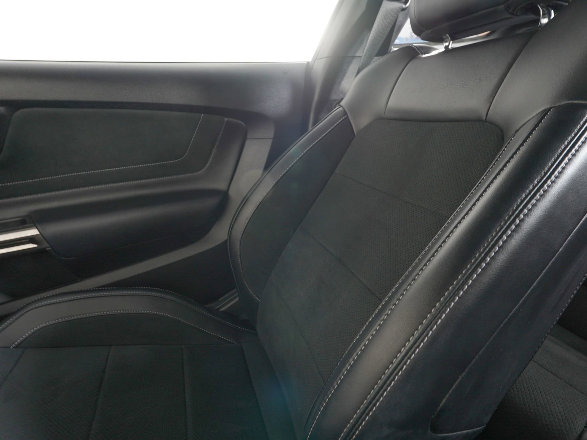 Used 2016 Ford Mustang Shelby GT350 w/ Technology Package image 25