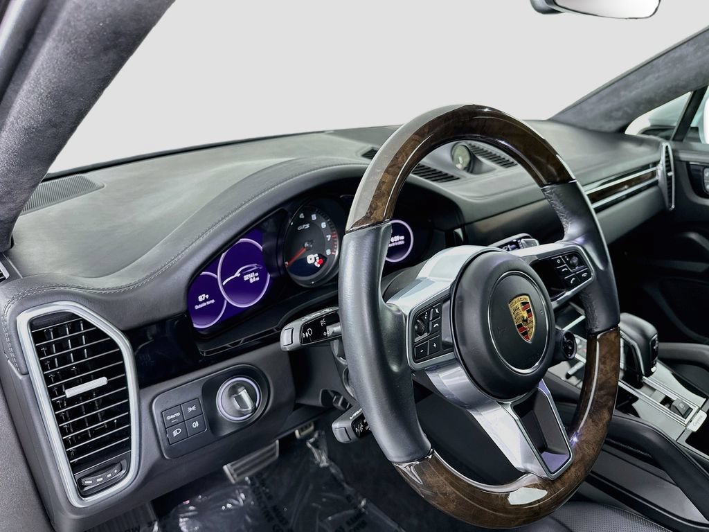 Certified 2023 Porsche Cayenne GTS AWD/4WD image 4