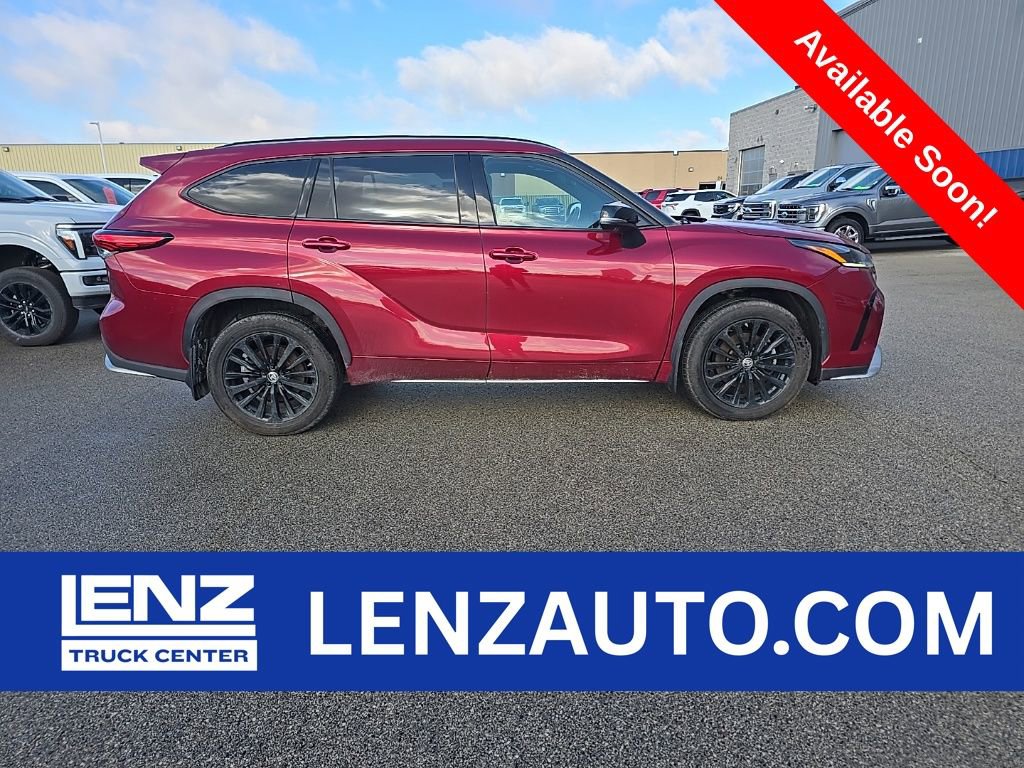 Used 2023 Toyota Highlander L image 1