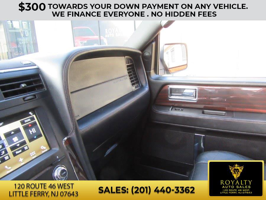 Used 2016 Lincoln Navigator Reserve image 22
