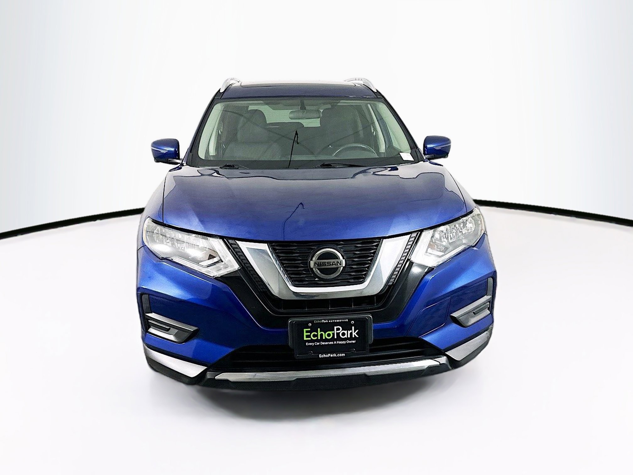 Used 2018 Nissan Rogue SV w/ Premium Package image 2