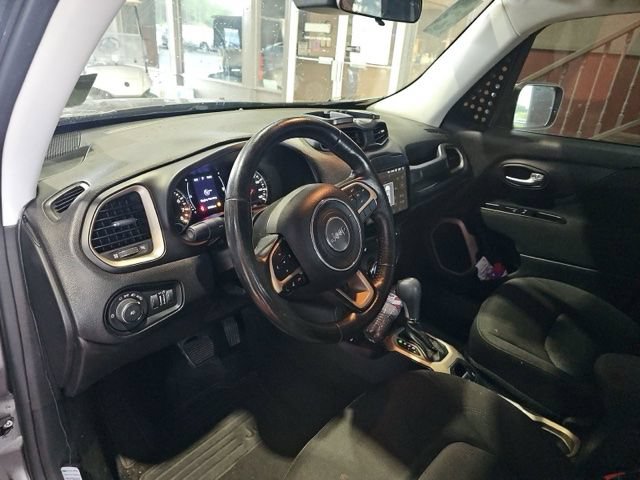 Used 2017 Jeep Renegade Latitude w/ Cold Weather Group AWD/4WD image 6