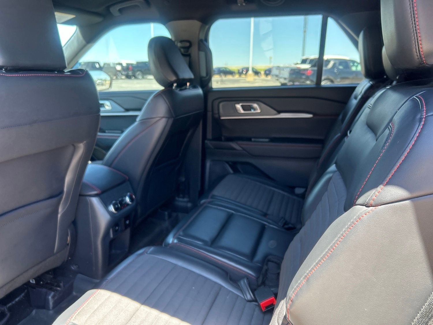 Used 2025 Ford Explorer ST-Line w/ Premium Package RWD image 11