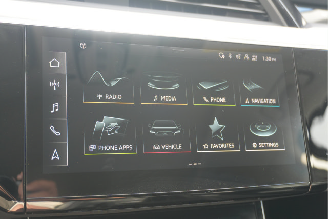 Used 2024 Audi Q8 e-tron Premium AWD/4WD image 32