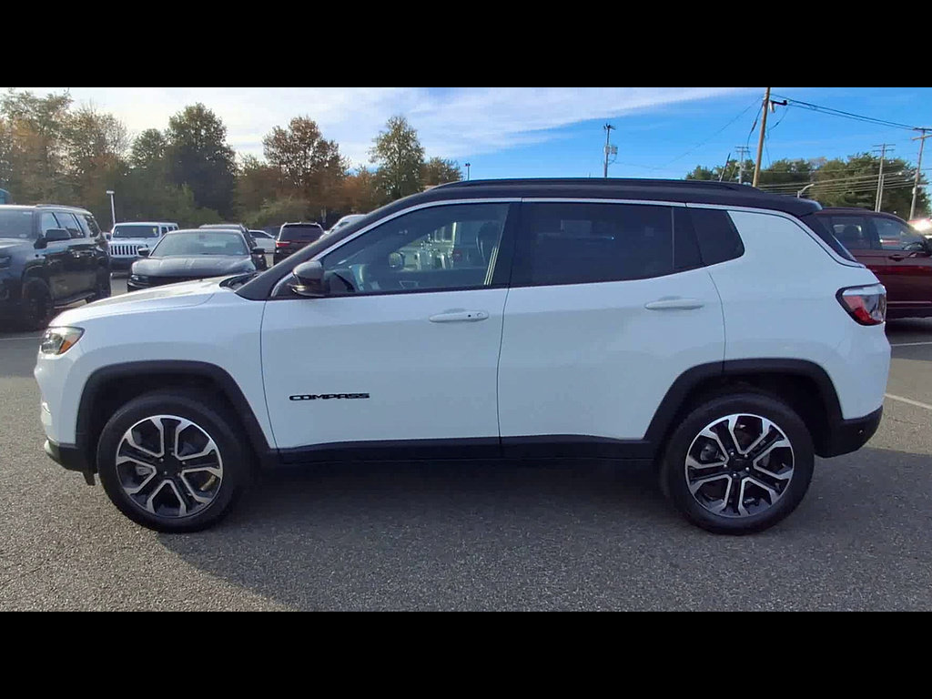 Used 2024 Jeep Compass Limited w/ Sun and Sound Group AWD/4WD image 5