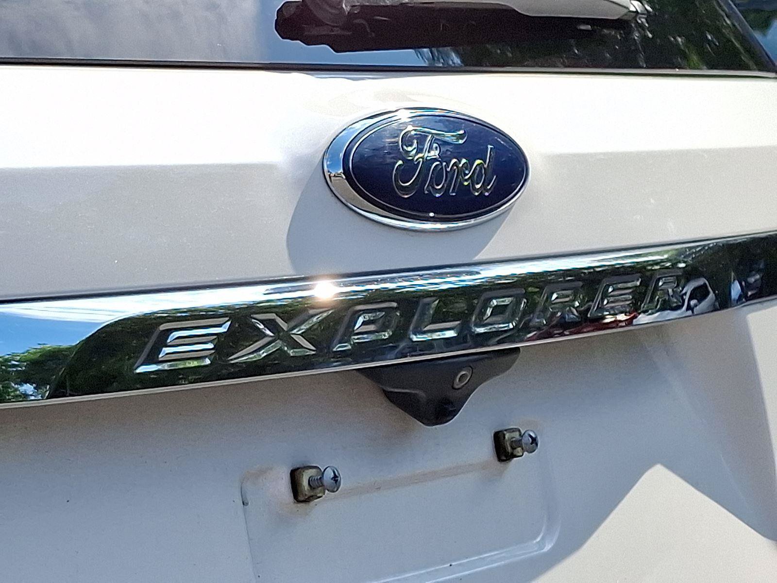 Used 2019 Ford Explorer XLT w/ Equipment Group 202A AWD/4WD image 28