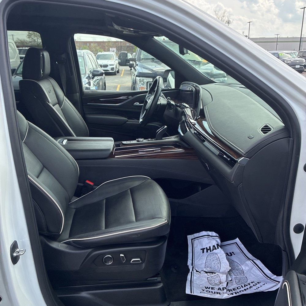 Used 2023 Cadillac Escalade Premium Luxury AWD/4WD image 17
