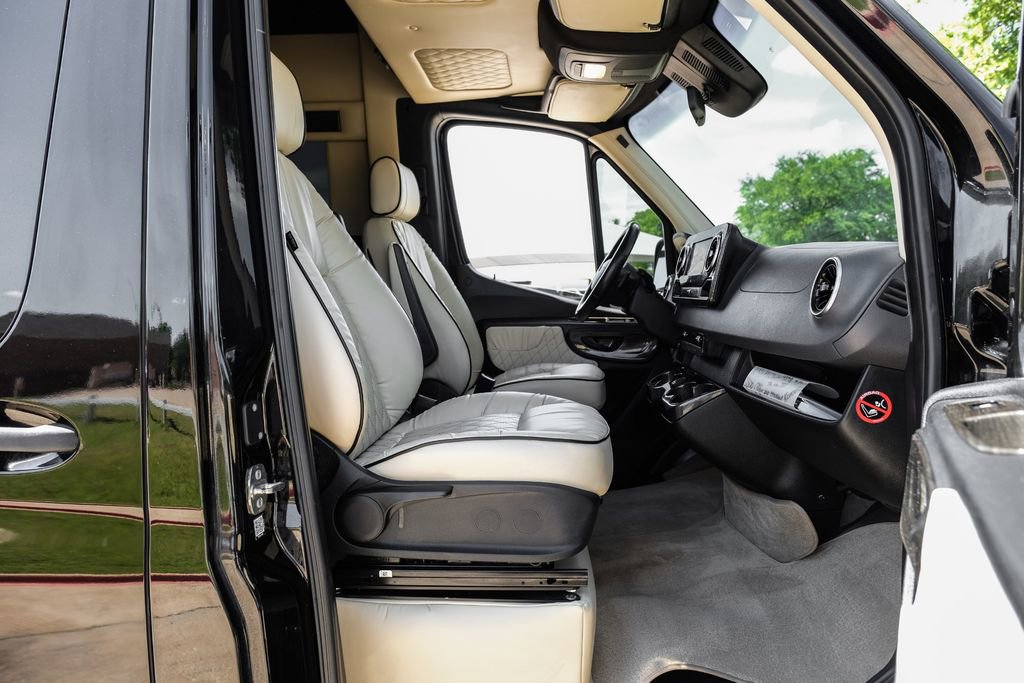 Used 2020 Mercedes-Benz Sprinter 3500 w/ Windows All Around Package image 35