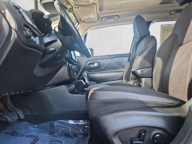 Used 2023 Jeep Renegade Latitude w/ Sun/Sound Group AWD/4WD image 21