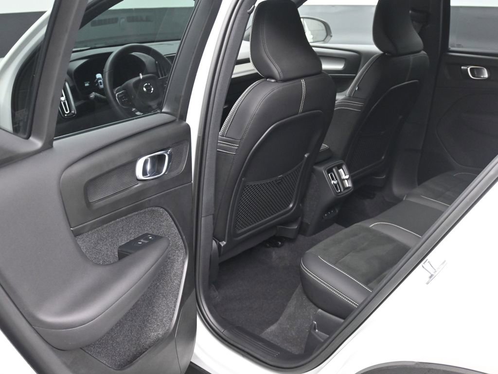 Used 2023 Volvo XC40 B5 Plus w/ Climate Package image 10