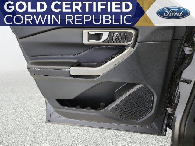 Used 2022 Ford Explorer XLT w/ Equipment Group 202A AWD/4WD image 24
