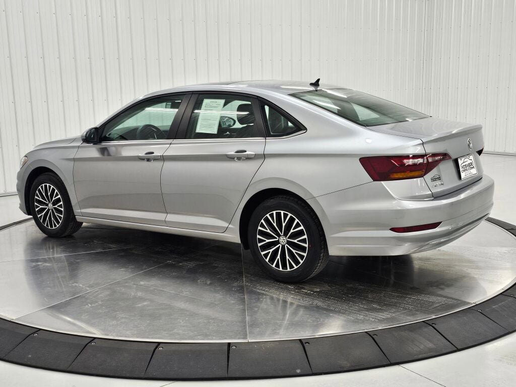 Used 2019 Volkswagen Jetta SE w/ Cold Weather Package FWD image 3