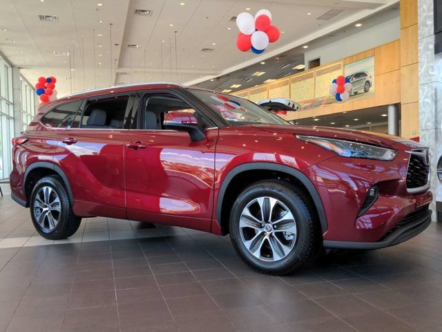 Used 2022 Toyota Highlander XLE FWD image 29