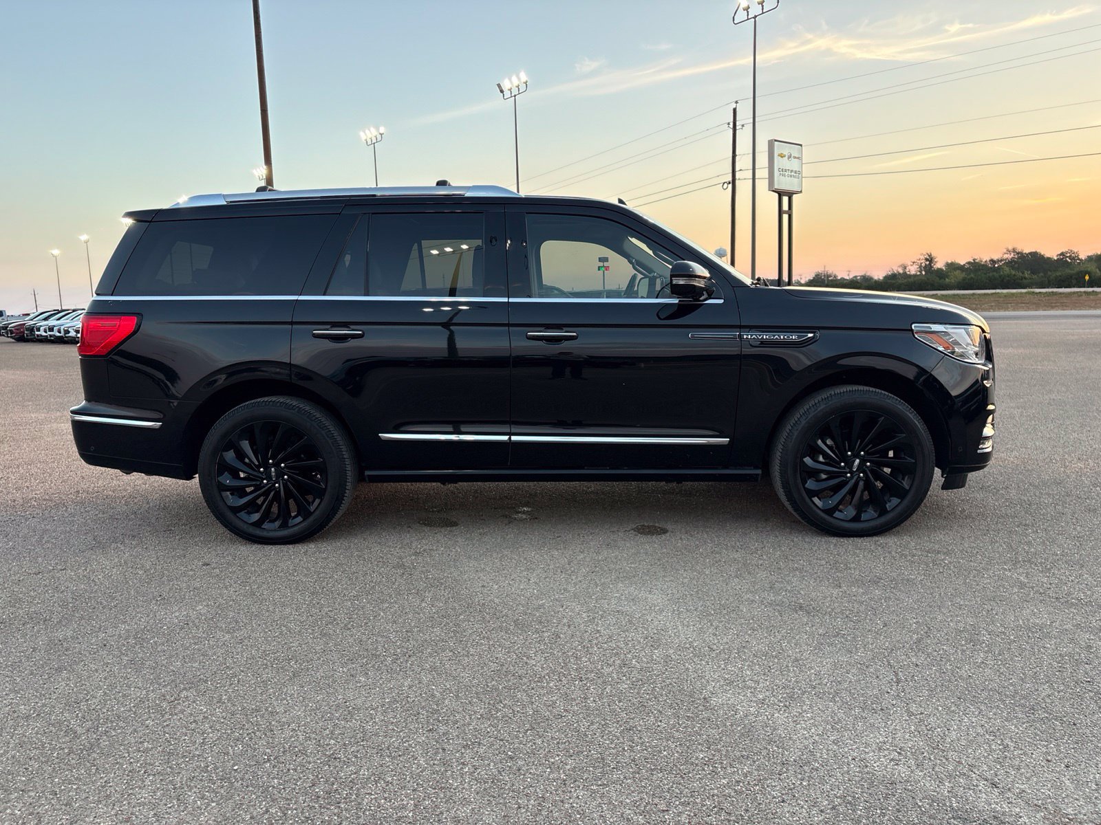 Used 2021 Lincoln Navigator Reserve AWD/4WD image 7