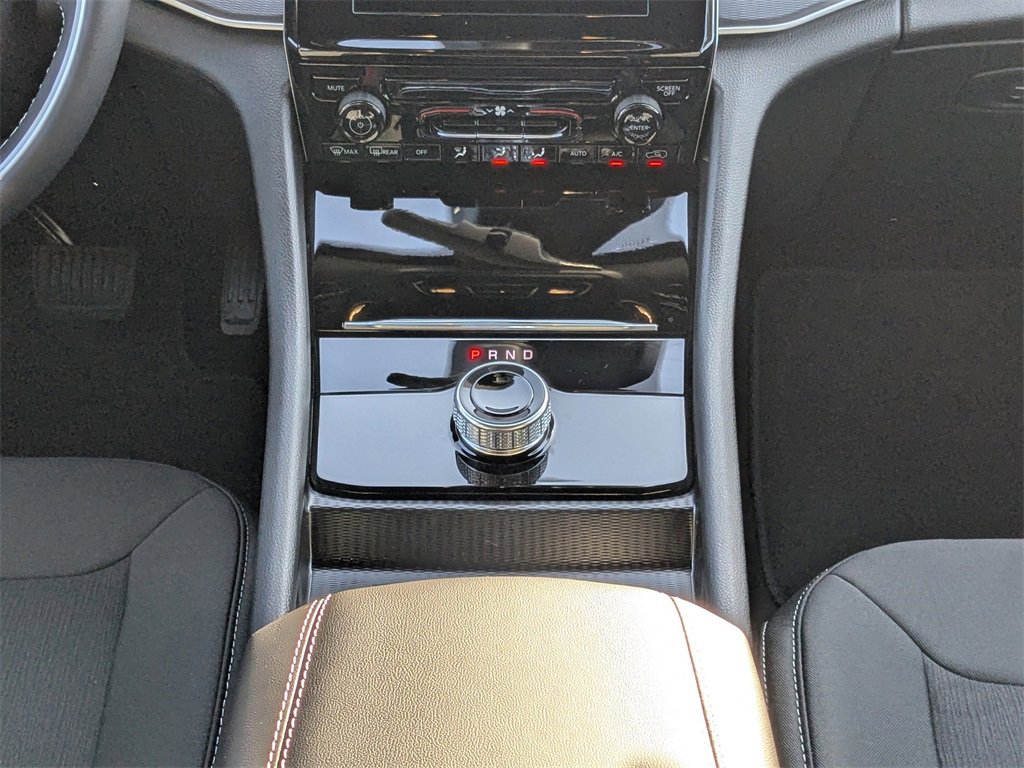 New 2025 Jeep Grand Cherokee Laredo X w/ Trailer Tow Package image 19