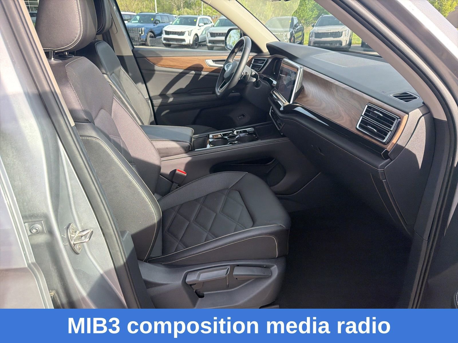 Used 2025 Volkswagen Atlas SE AWD/4WD image 22