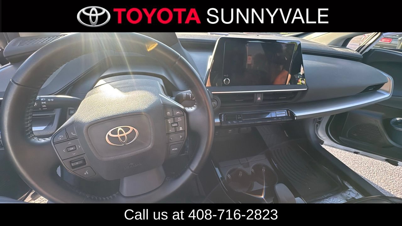 Used 2025 Toyota Prius LE FWD image 5