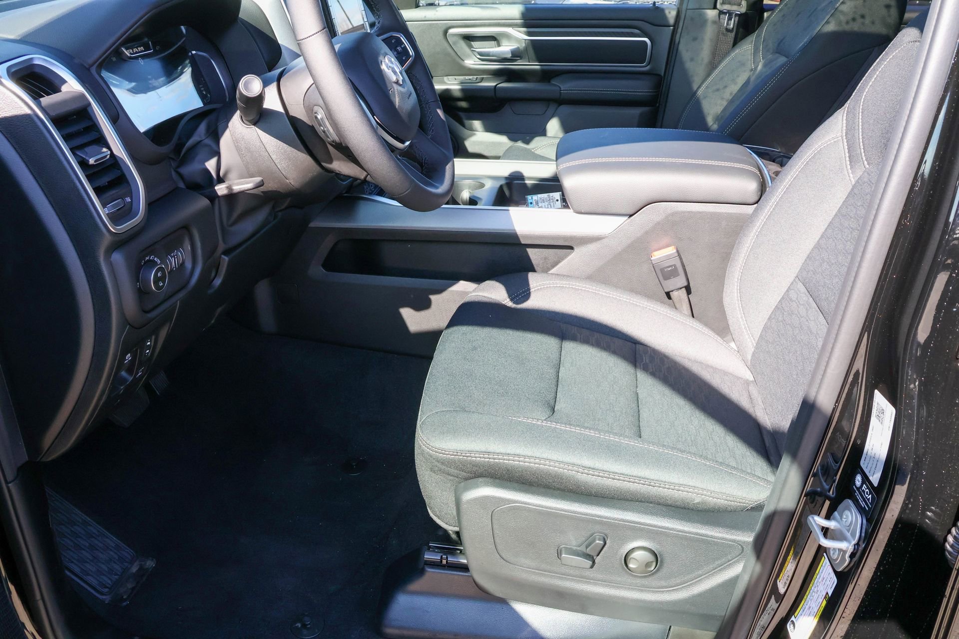 New 2026 RAM 1500 4x4 Crew Cab image 4