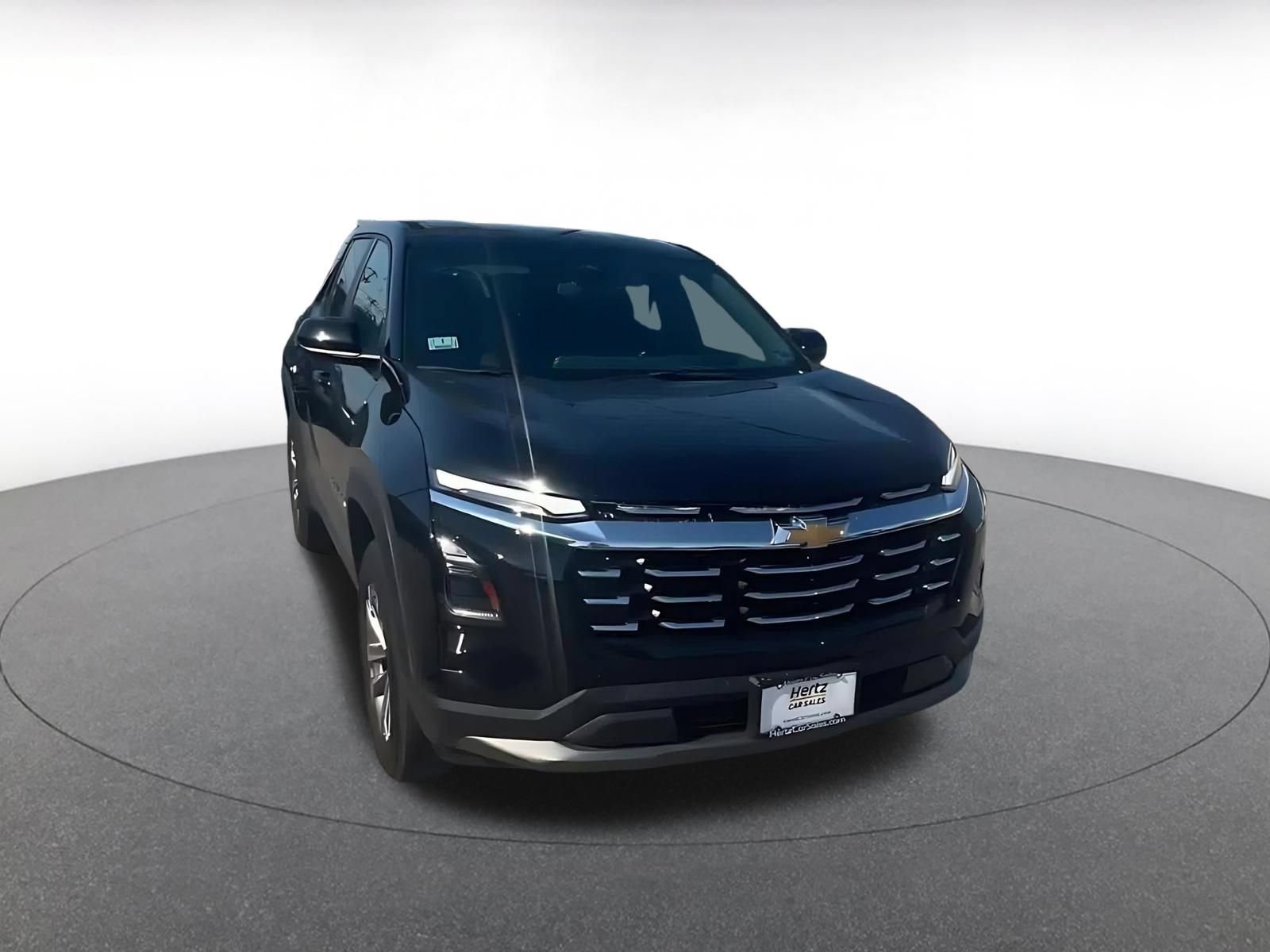 Used 2025 Chevrolet Equinox LT FWD image 2
