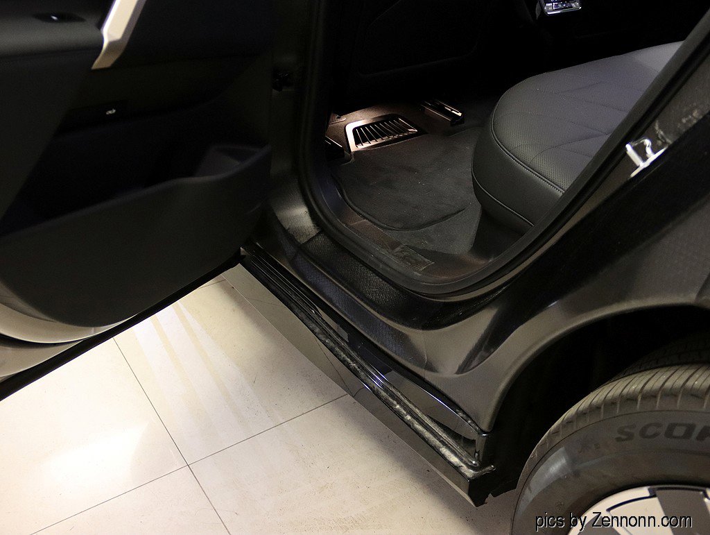 Used 2026 BMW iX xDrive45 w/ Premium Package image 31