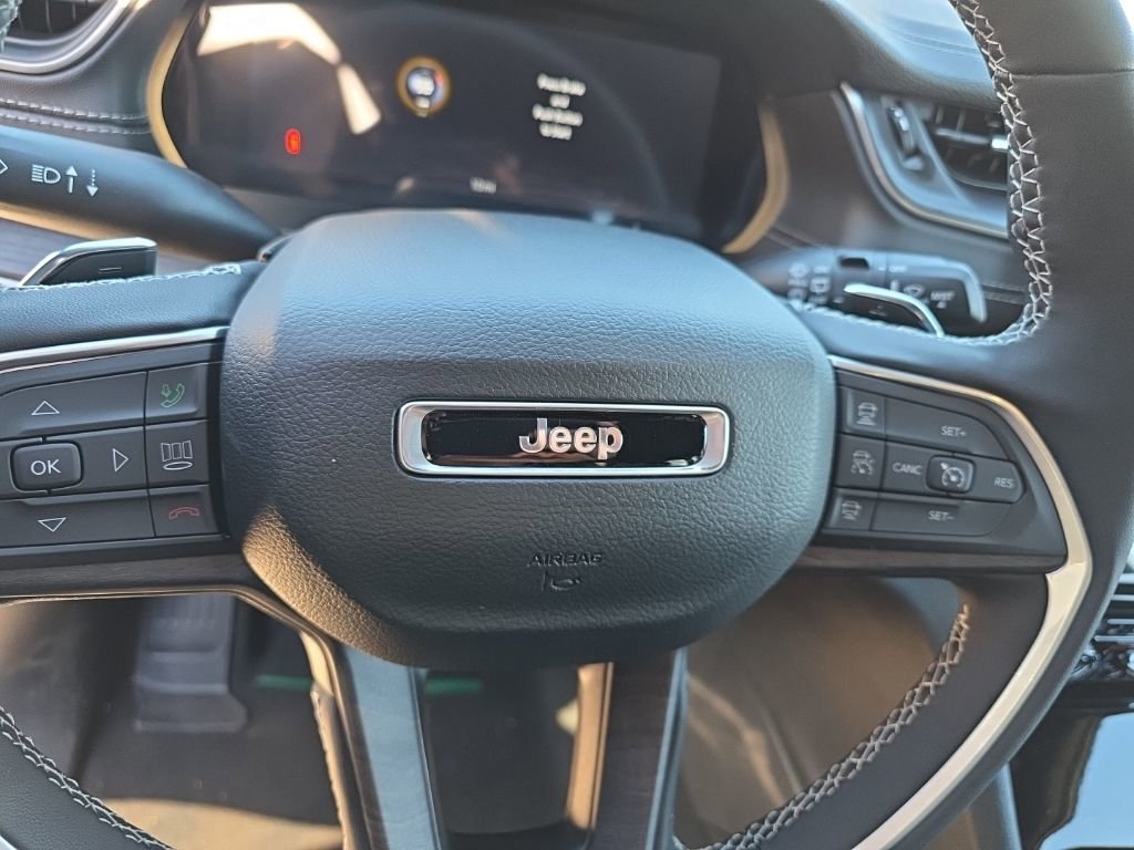 New 2025 Jeep Grand Cherokee Limited w/ Luxury Tech Group II image 15