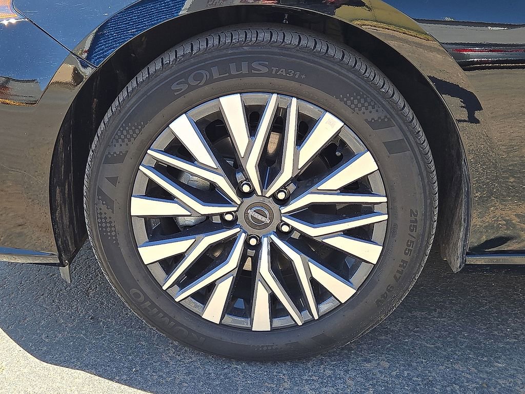 Used 2025 Nissan Altima 2.5 SV image 11