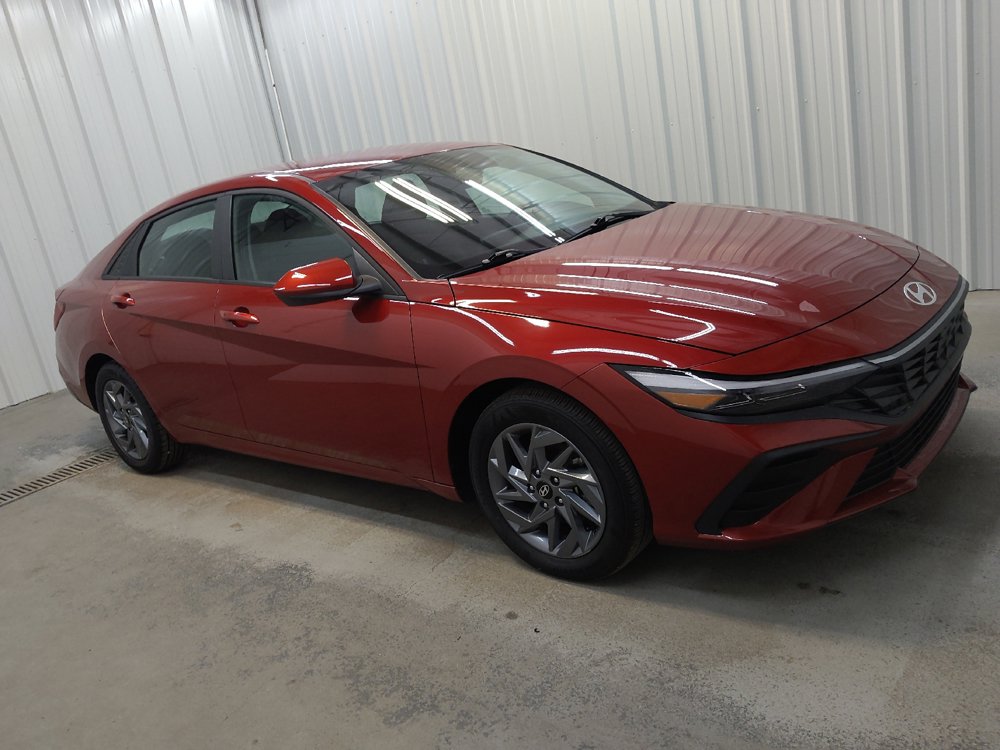 Used 2024 Hyundai Elantra SEL FWD image 11