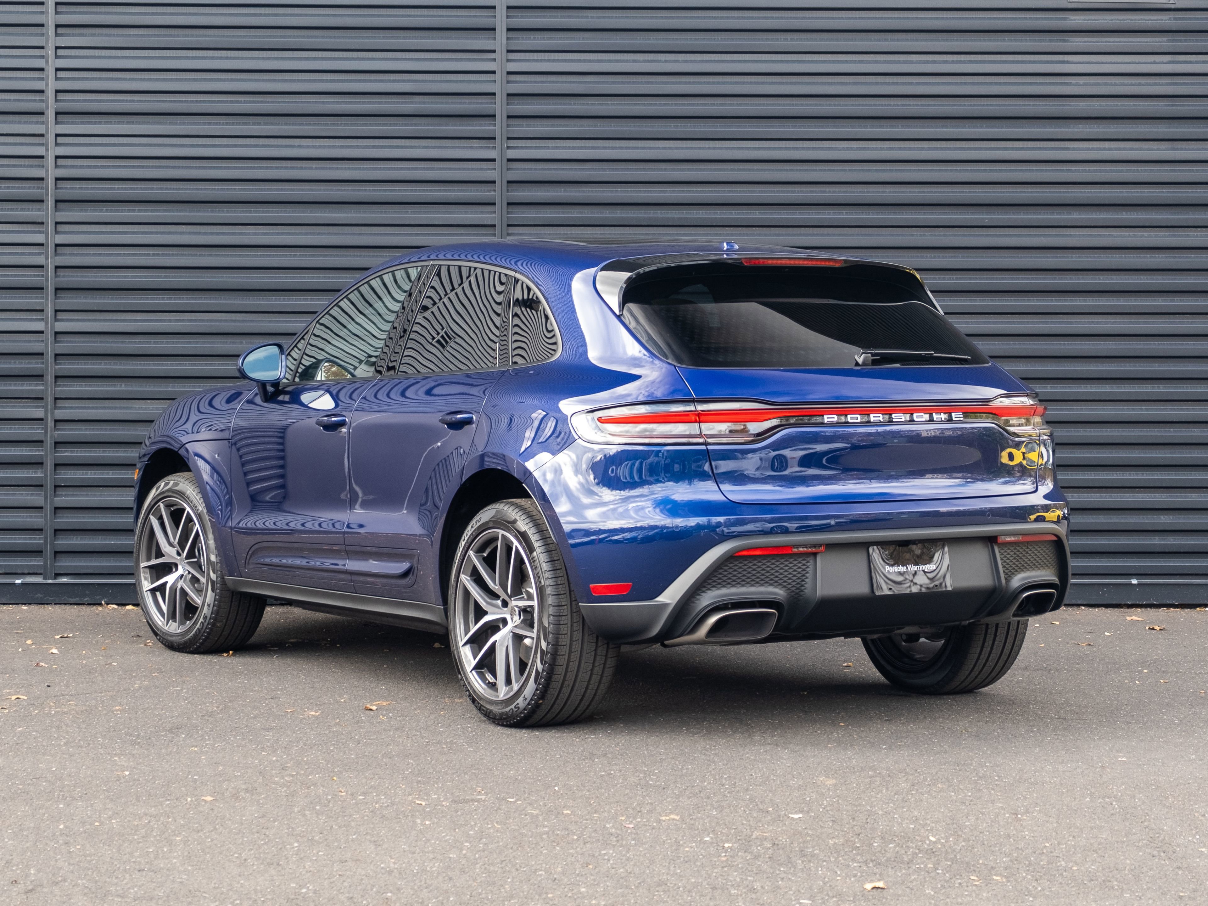 Certified 2026 Porsche Macan AWD/4WD image 3