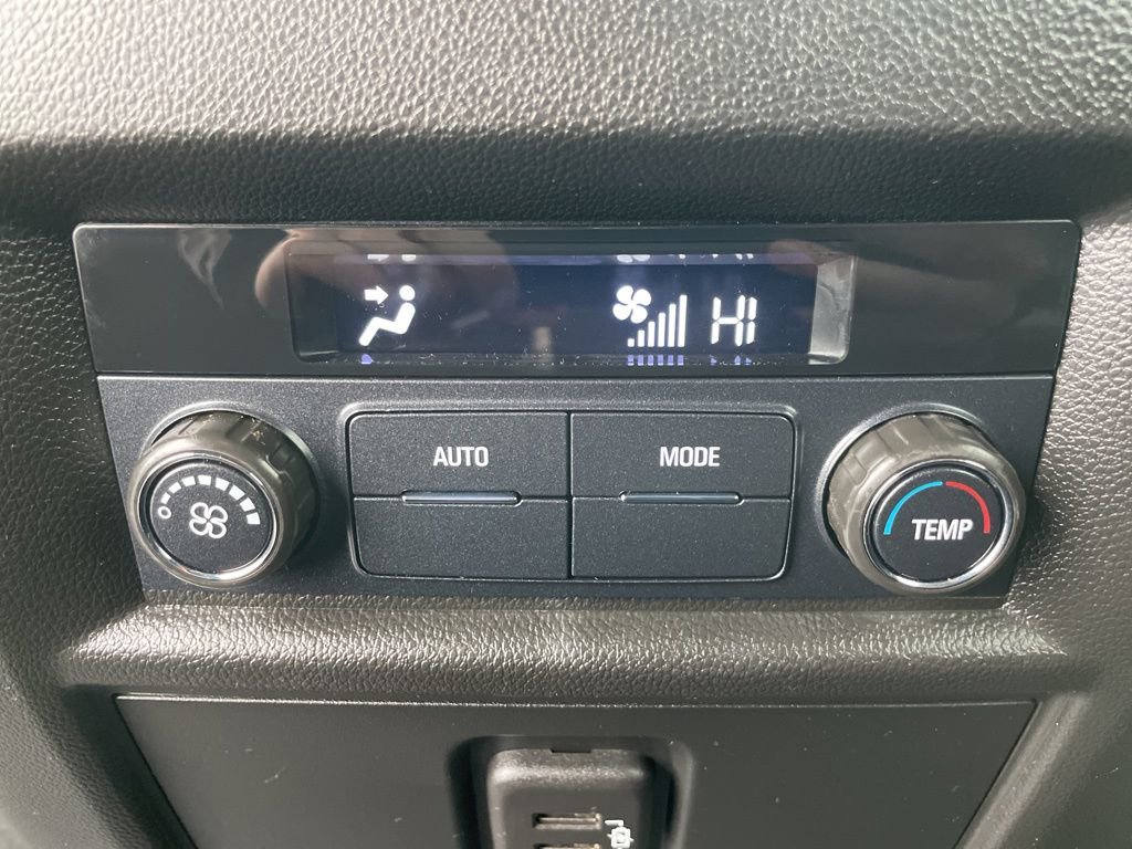 Used 2021 Chevrolet Traverse LT image 30