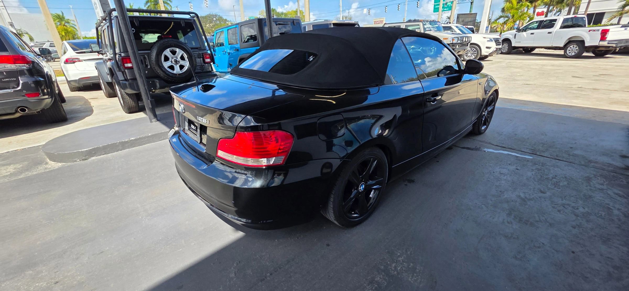 Used 2011 BMW 128i Convertible image 9