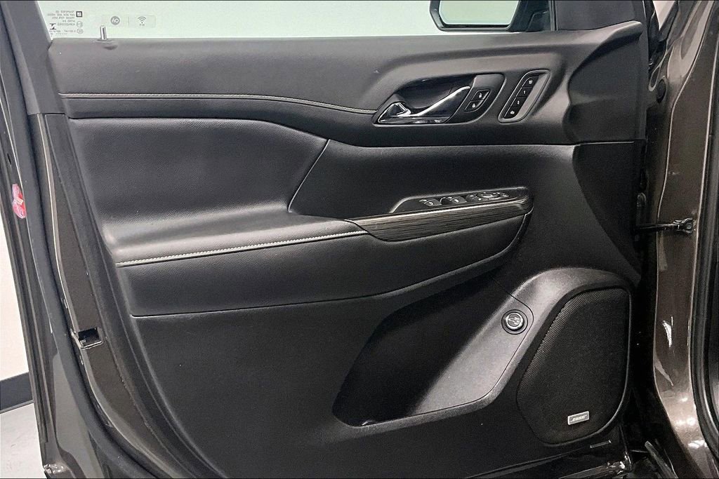 Used 2020 GMC Acadia SLT w/ Premium Package image 16