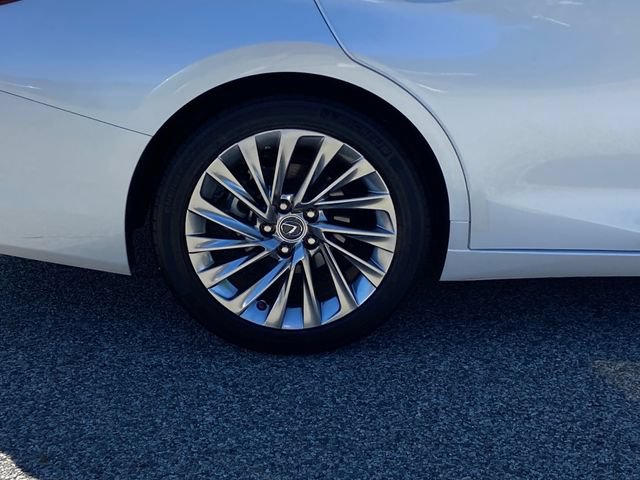 Used 2023 Lexus ES 300h w/ Luxury Package FWD image 9