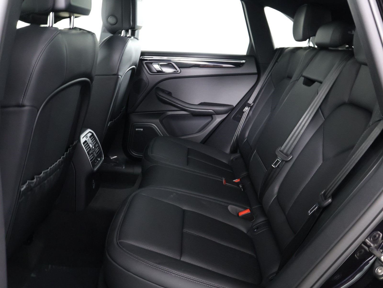 New 2026 Porsche Macan AWD/4WD image 18