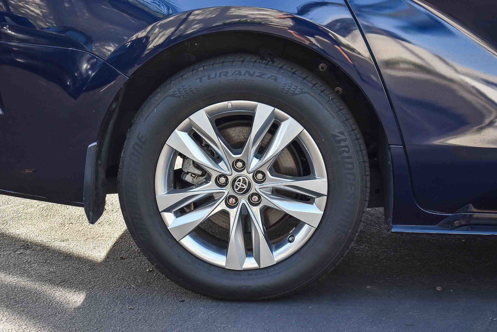 Used 2023 Toyota Sienna Limited image 10