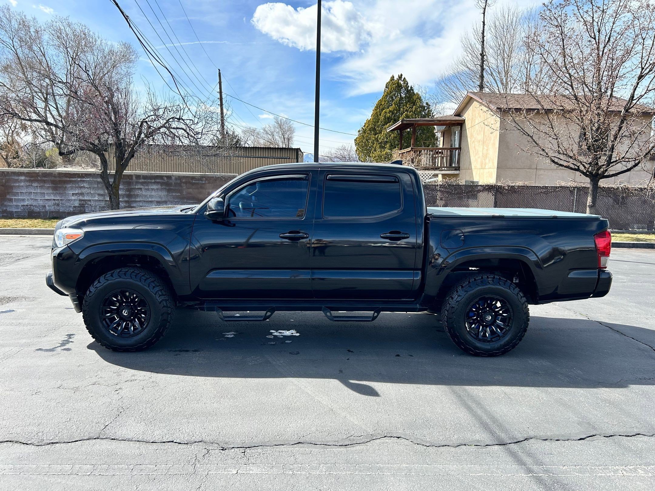 Used 2018 Toyota Tacoma SR image 2