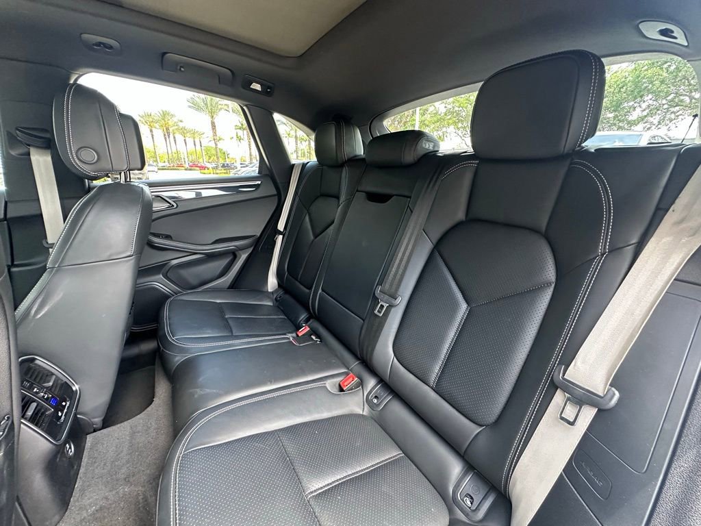 Certified 2023 Porsche Macan AWD/4WD image 34