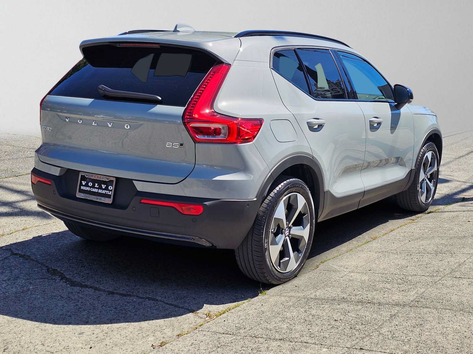 New 2026 Volvo XC40 B5 Plus w/ Protection Package Premier AWD/4WD image 3