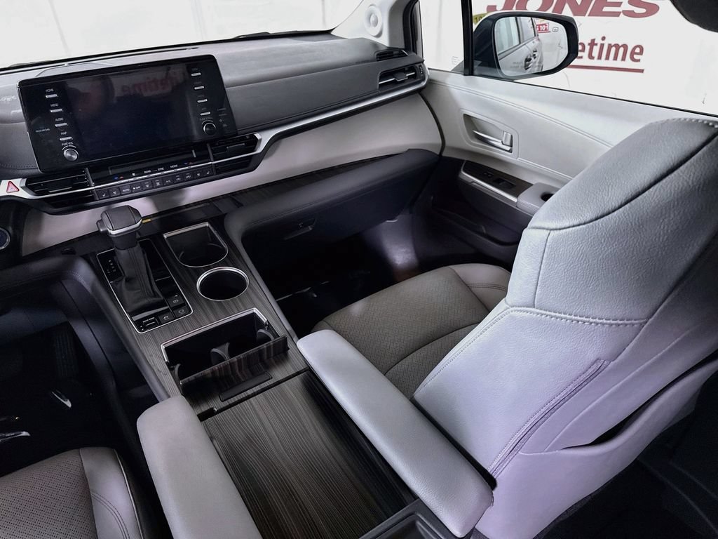 Certified 2024 Toyota Sienna Limited AWD/4WD image 26
