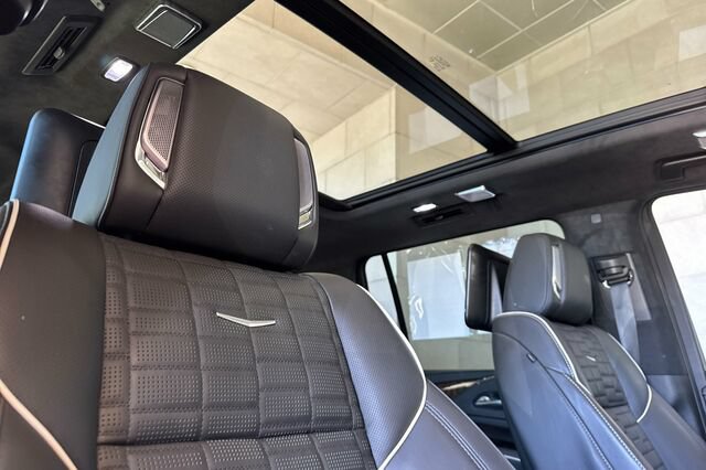 Certified 2023 Cadillac Escalade ESV Sport Platinum w/ LPO, ONYX Package AWD/4WD image 18