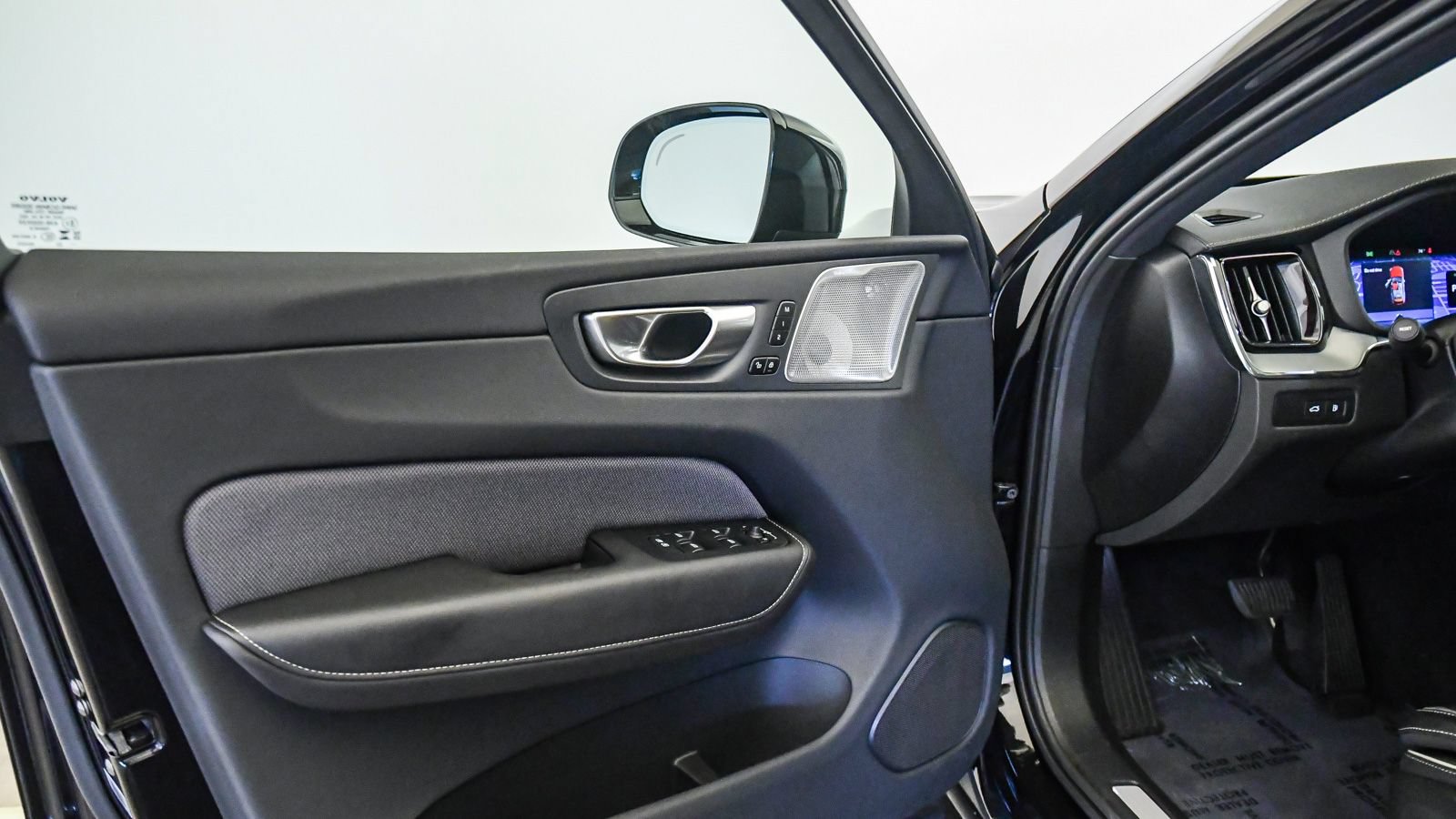 Certified 2024 Volvo XC60 T8 Polestar AWD/4WD image 32