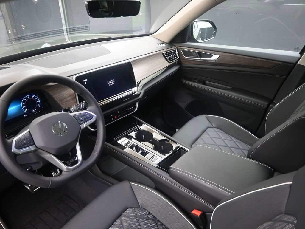 Used 2025 Volkswagen Atlas SEL Premium R-Line image 24