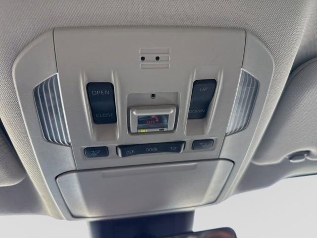 Used 2023 Toyota Highlander XLE AWD/4WD image 31