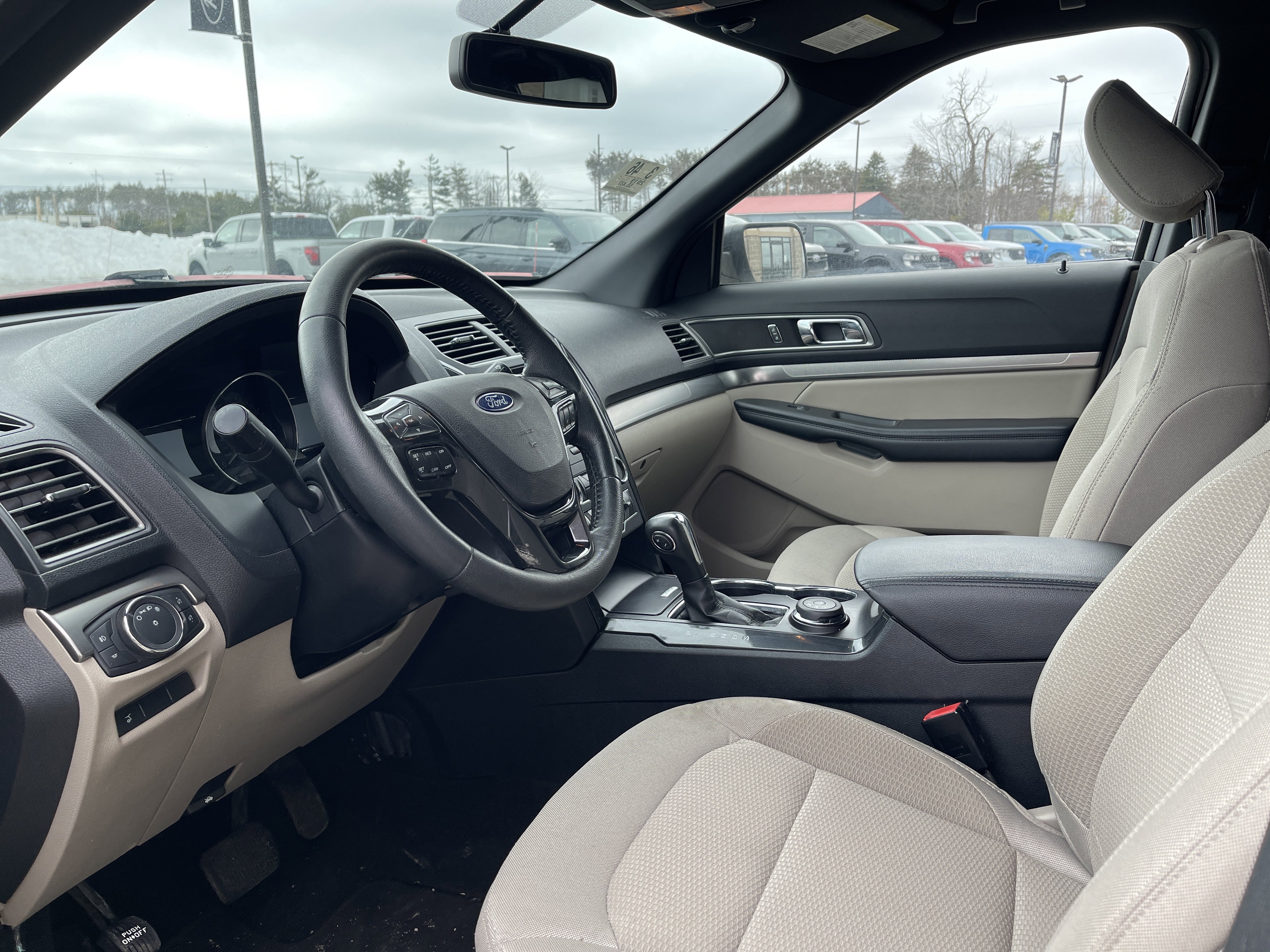 Used 2019 Ford Explorer XLT image 10
