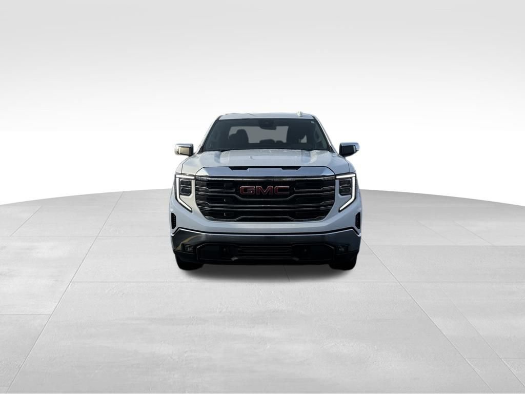 Used 2024 GMC Sierra 1500 SLT image 2