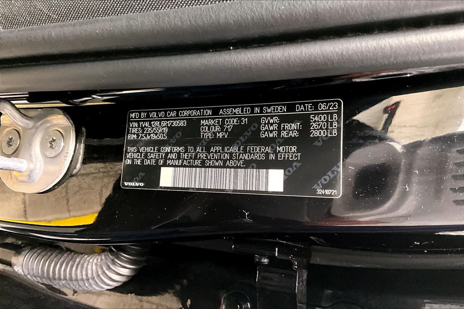 Certified 2024 Volvo XC60 B5 Plus w/ Protection Package Premier AWD/4WD image 32