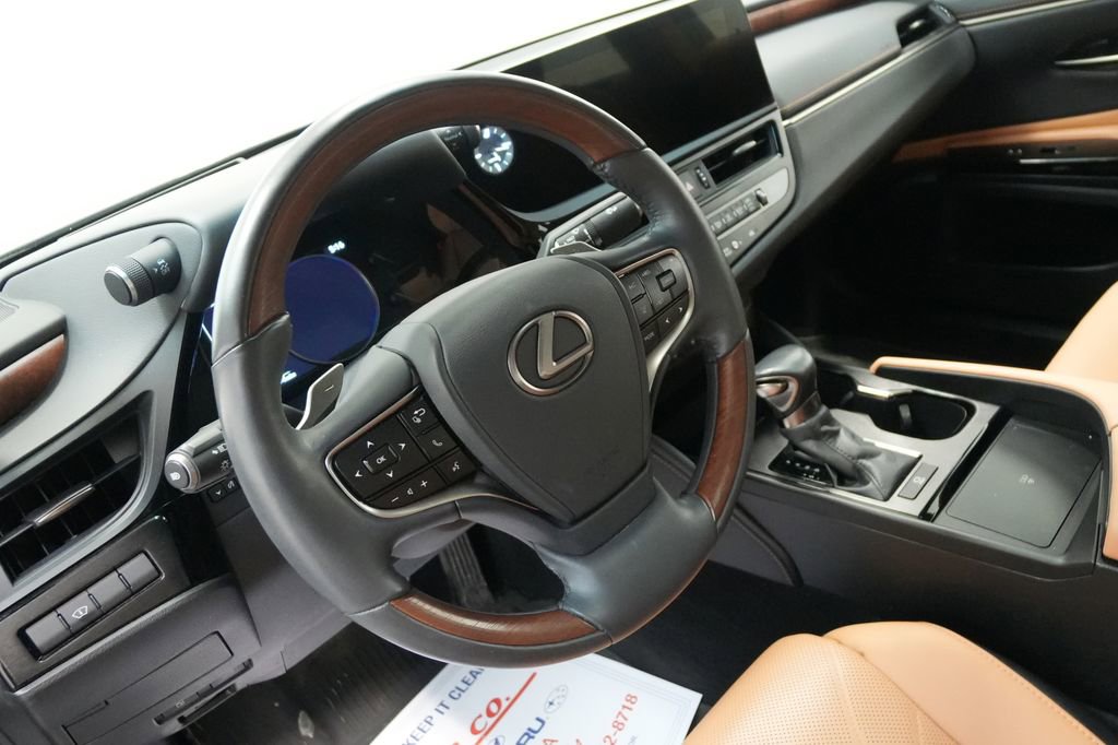 Used 2023 Lexus ES 350 Luxury w/ Accessory Package (Z2) image 13