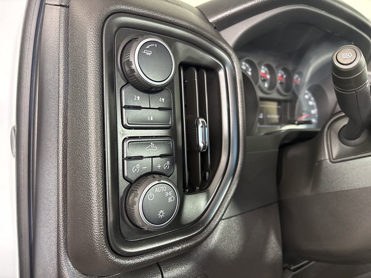 Used 2025 Chevrolet Silverado 3500 W/T image 8