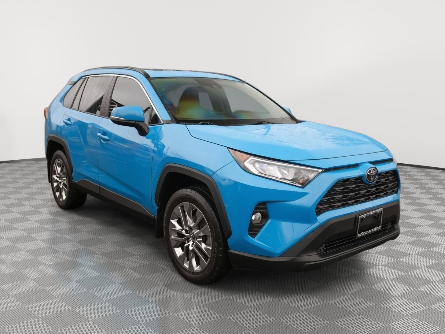 Used 2019 Toyota RAV4 XLE Premium w/ Cold Weather Package AWD/4WD image 1