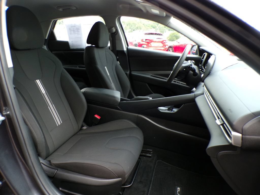 Used 2022 Hyundai Elantra SEL w/ Cargo Package FWD image 15